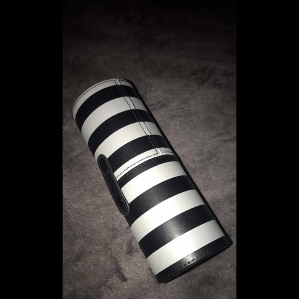 Bh cosmetics brush holder